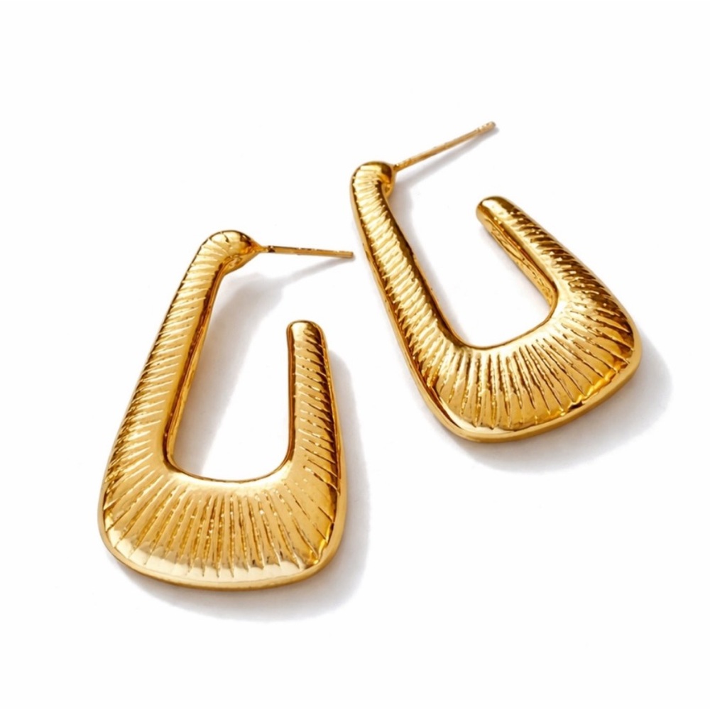 New! Kinley 18K Gold Plated Earrings (3028) NWOT